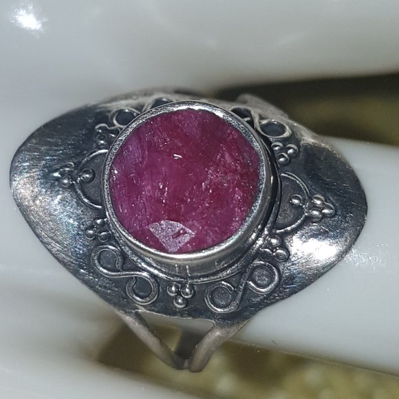 Ruby, 925 Sterling Silver ring , size 7 - Picture 2 of 11